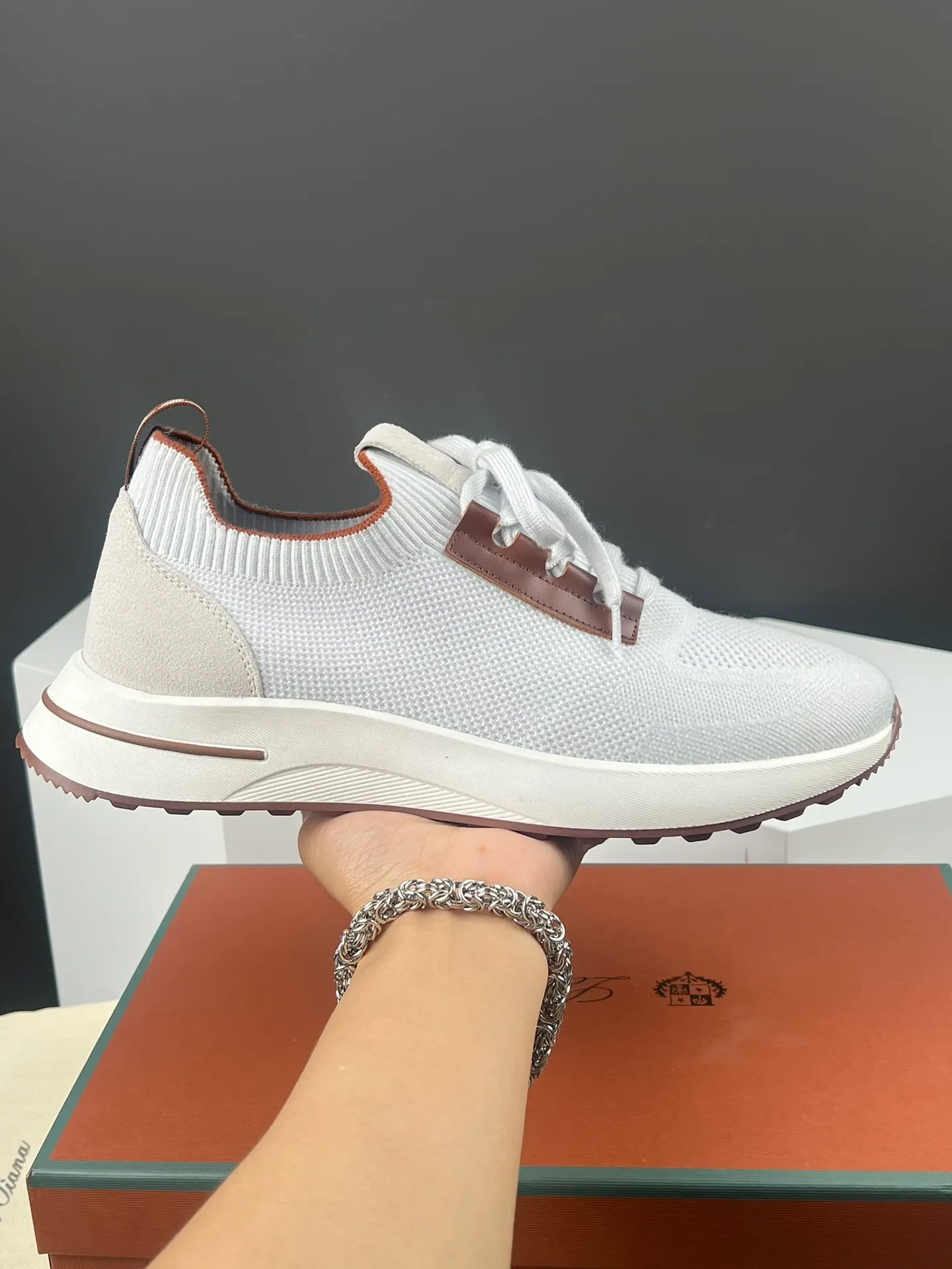 Factory price 420💰L men's shoes💰New product on sale Loro men's shoes💰iana knitted sneakers｜Made of Wish wool blended fabric｜The upper is made of unique knitted fabric production technology｜Comprehensive one-to-one restoration of the counter process｜Additional original molded rubber three-color combination technology outsole｜Size: 39-44 (customized at 45.46)